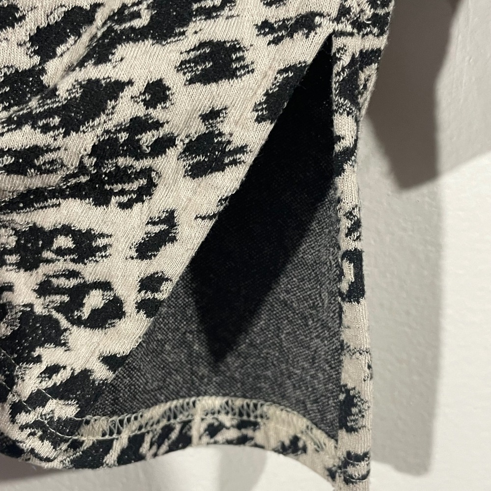 Chicos Animal Print Tunic Top Size 2 US L Long Sleeve Pullover Casual - Picture 3 of 8